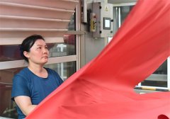 面料車間劉麗麗:練就火眼金睛,成就質量堅盾